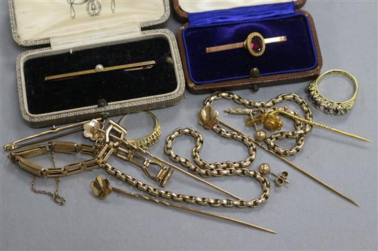 Mixed jewellery including gold bar brooches, gold stick pins and gold ring shanks.